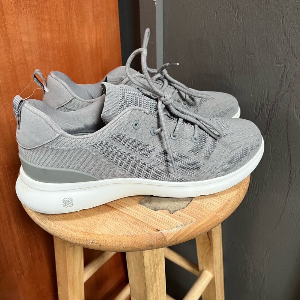 FLX men’s grey sneakers